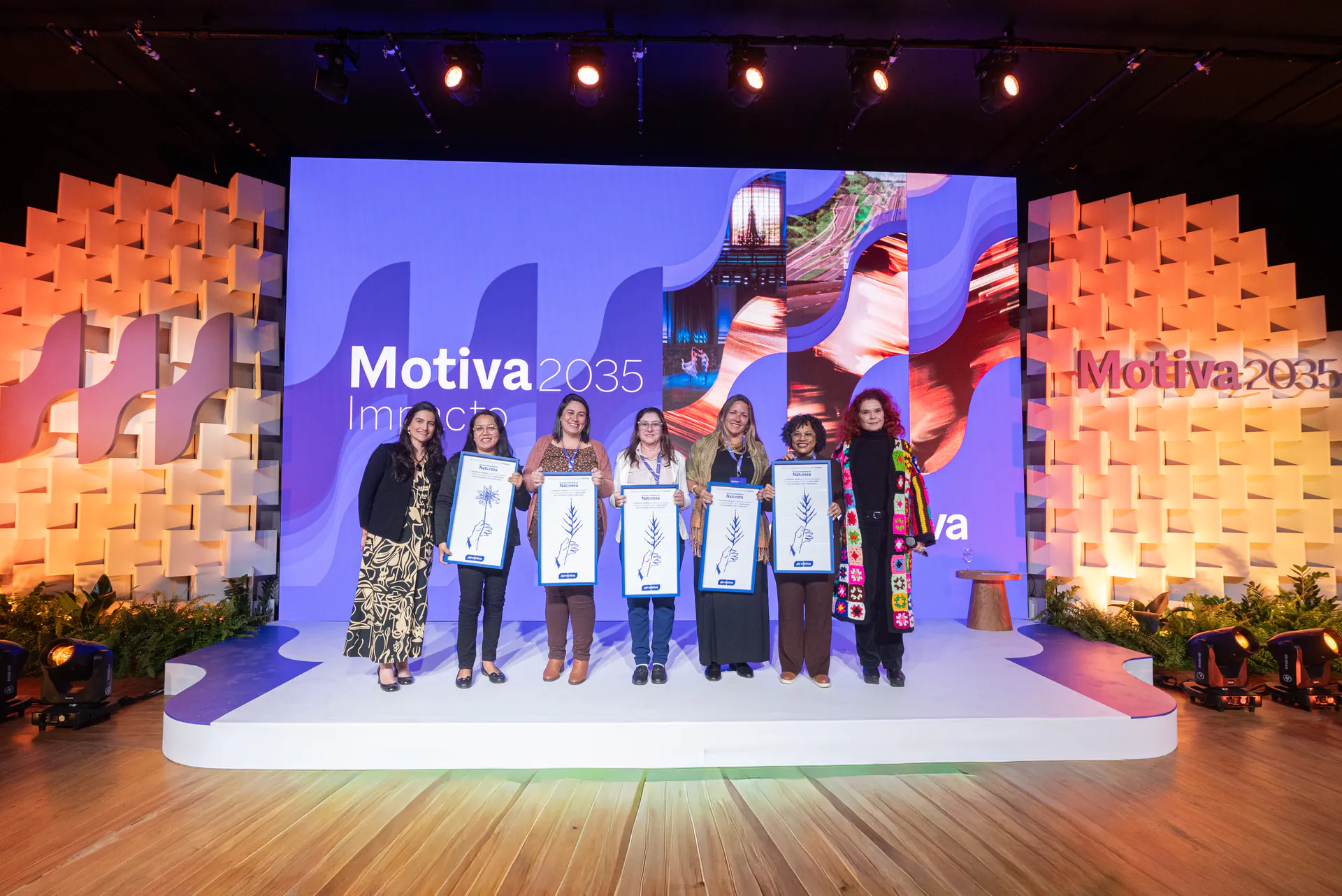 Vencedoras do Prêmio Escolas Baseadas na Natureza 2025 recebem reconhecimento da Motiva durante evento Motiva 2035, celebrando projetos que unem educação e sustentabilidade.