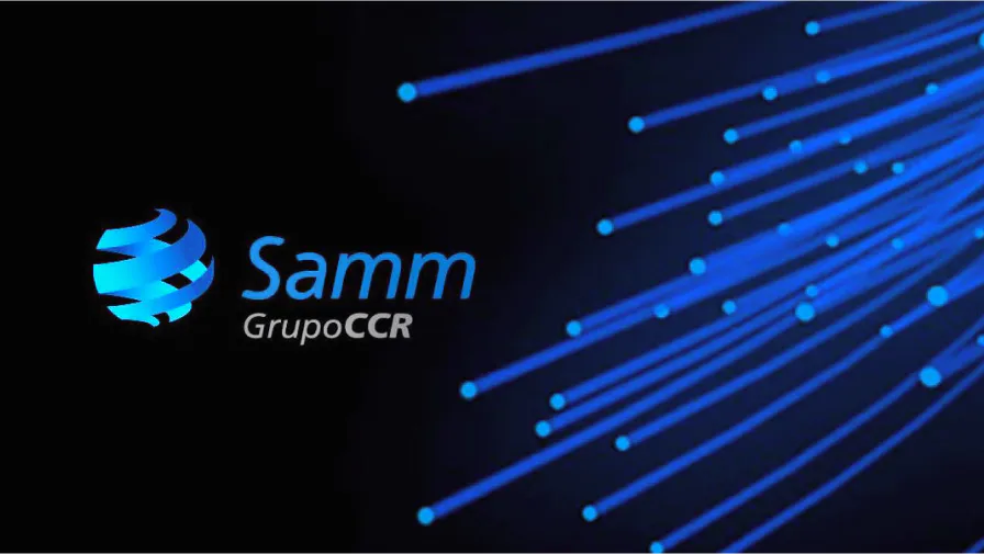 Raios de luz azul em frente a um fundo preto ao lado da logo Samm Grupo CCR